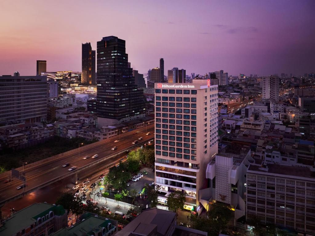 Hilton Garden Inn Bangkok Silom Exterior View